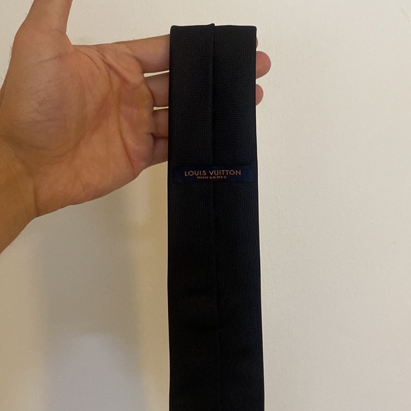 Louis Vuitton Vivienne Tie - Picture 3 of 3